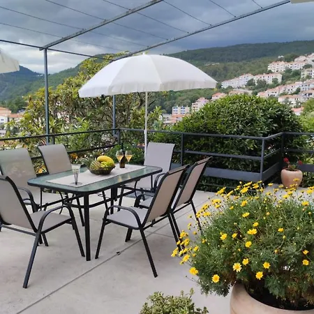 Laura - Cozy And Affordable Apartmán