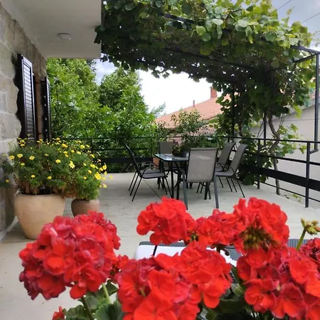 Laura - Cozy And Affordable Rabac
