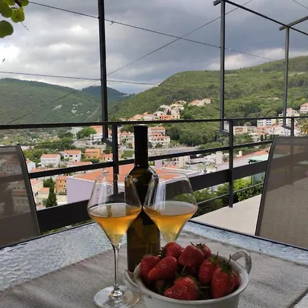 Laura - Cozy And Affordable Rabac