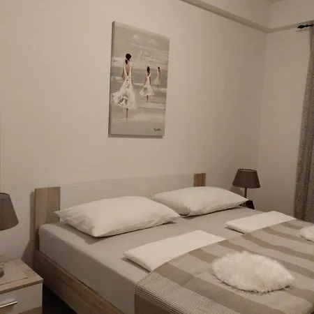 Laura - Cozy And Affordable *