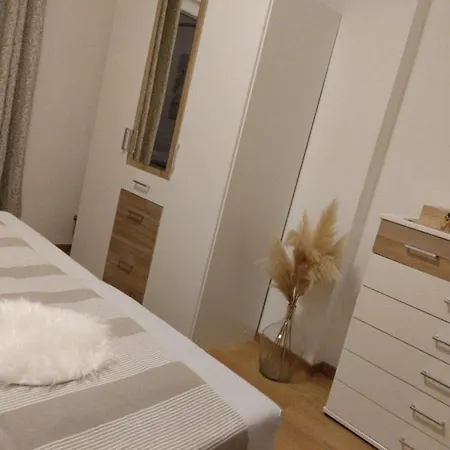 Laura - Cozy And Affordable Apartment *
