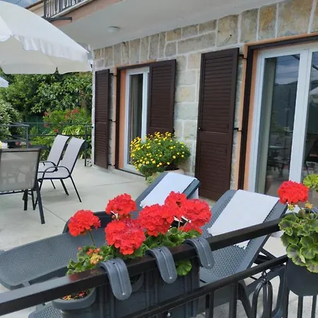 Laura - Cozy And Affordable Rabac