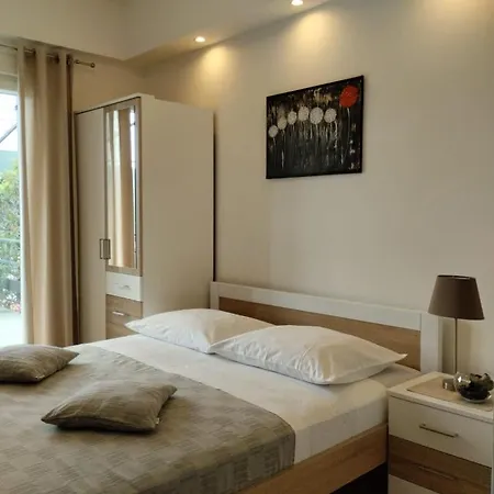 Laura - Cozy And Affordable Rabac