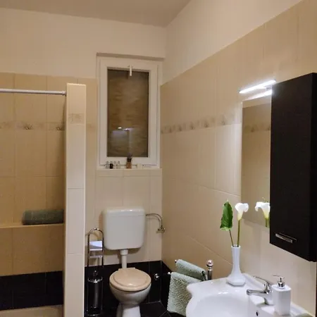 Laura - Cozy And Affordable Rabac