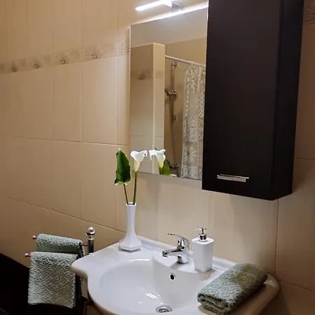 Laura - Cozy And Affordable Apartment Rabac